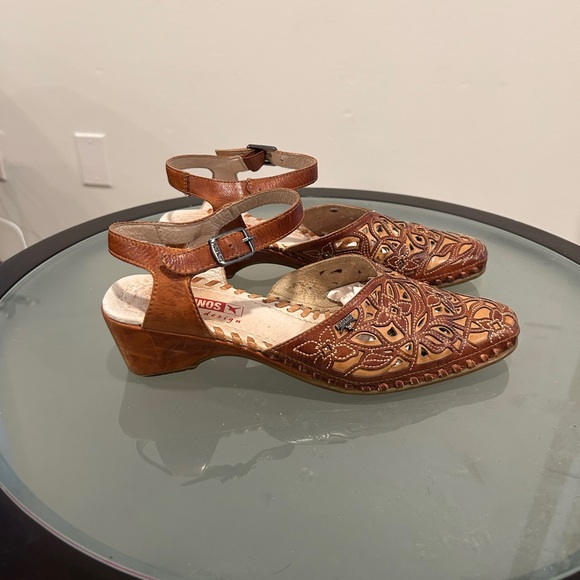 Pikolinos Brown Leather Floral Stitched Laser Cut Tan Leather Low Heel Sandals - Picture 2 of 10